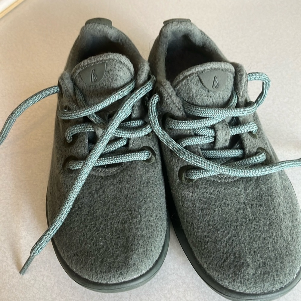 Allbirds youth US 5 green wool shoes